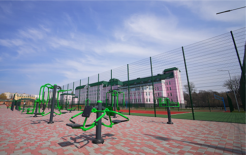 Nové sportovní hřiště pro děti v areálu školy